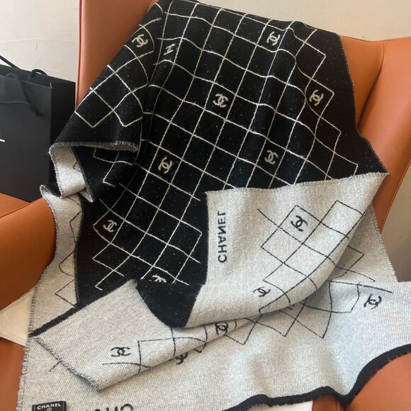 Chanel scarf - Picture 4 of 6